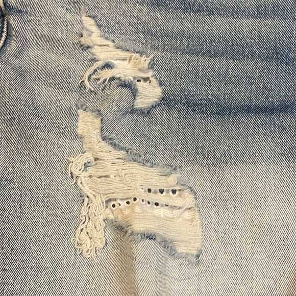 Edgely Shorts - Picture 2 of 4